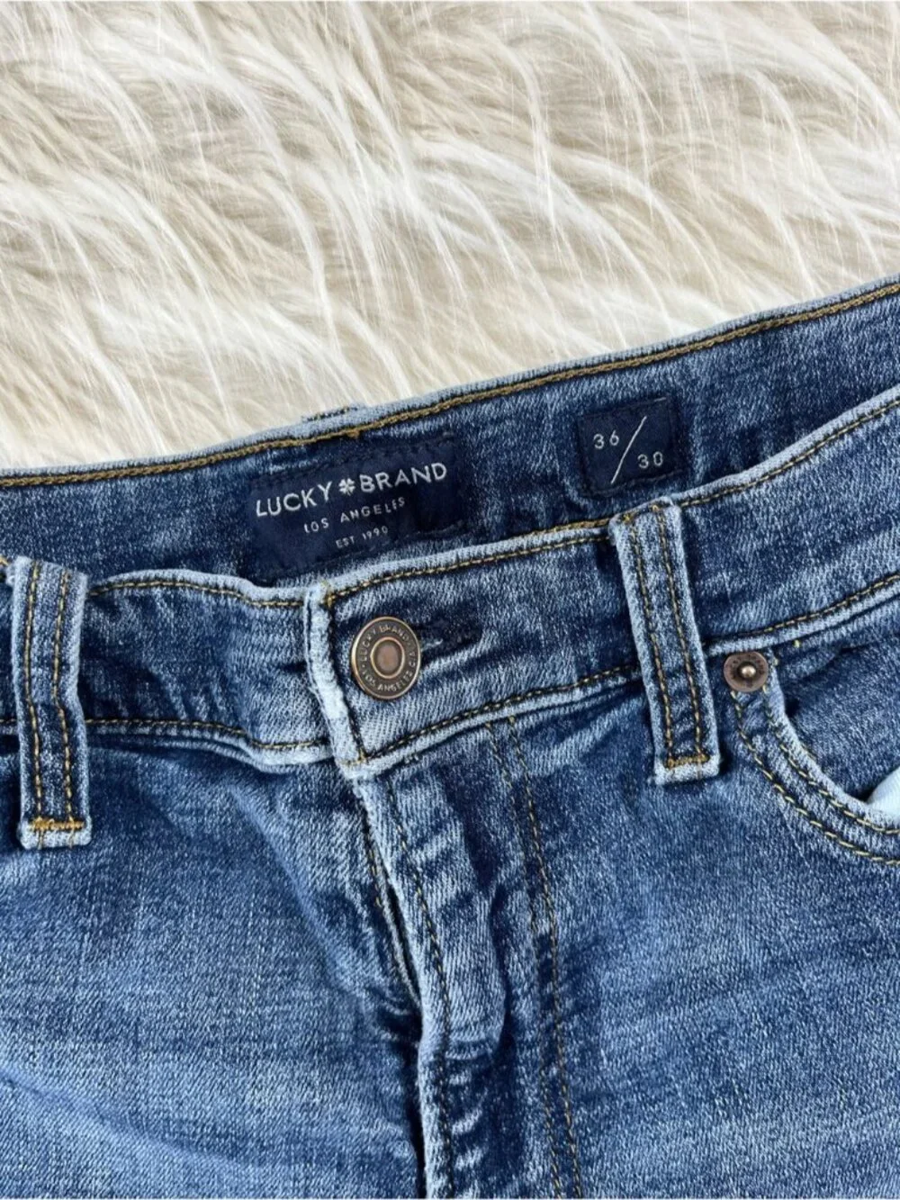 Lucky Brand 121 Jeans Men's 36x30 Mid Rise Straight Leg Medium Wash